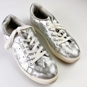 Aldo Sakoda Lace -Up Sneakers size 6.5 Silver Camouflage
